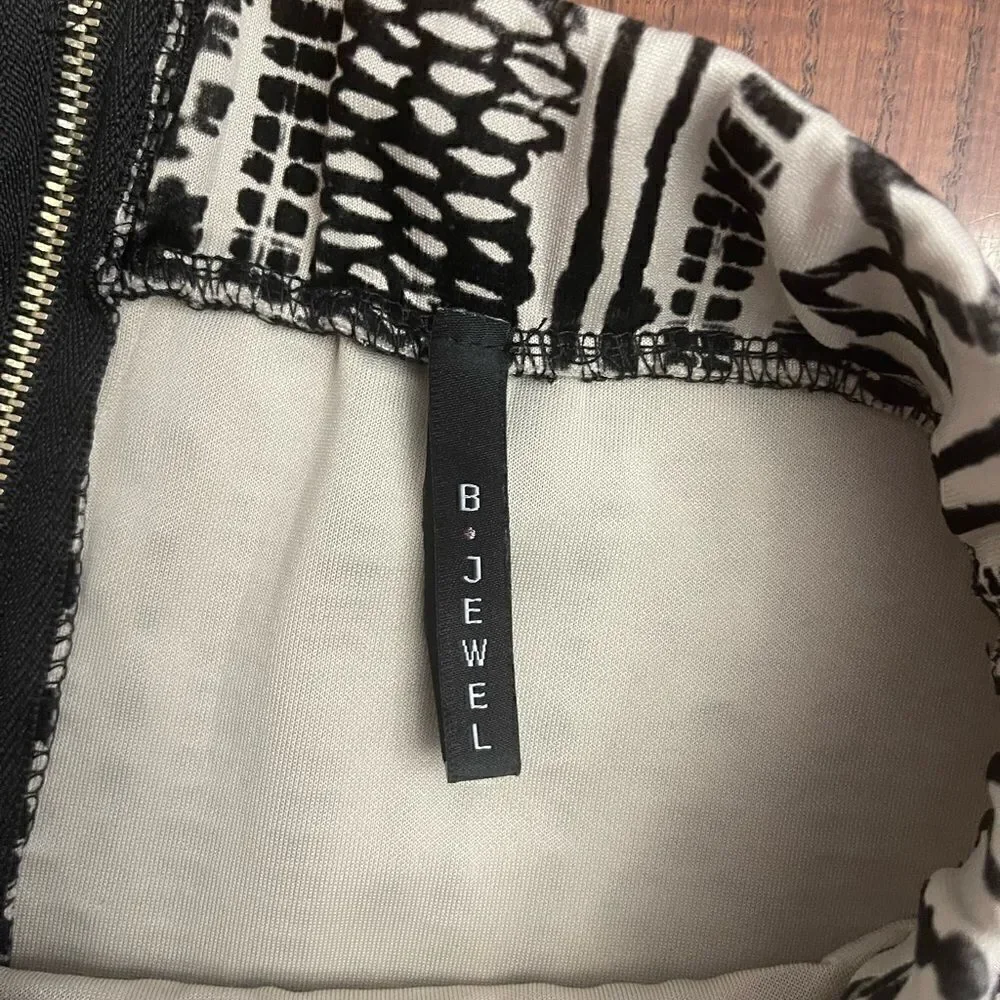 B Jewel Skirt Size Small - Picture 5 of 5